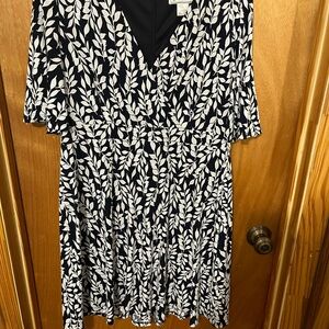 Jessica Howard Black and White Leaf Print Dress